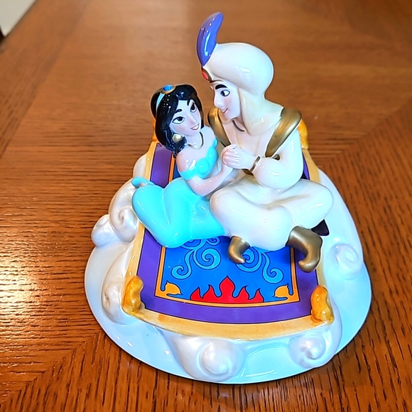 Schmid A Whole New World Disney Aladdin Jasmine Magic Carpet Music Box